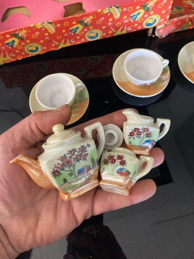 Royal doulton Goabel humble Wade Denton toy tea set figurine lot