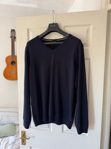 Hugo Boss v neck merino wool sweater XXL