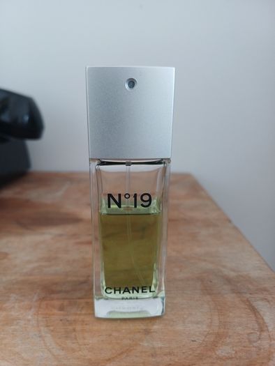 Chanel No 19