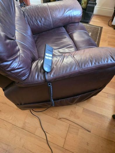 Riser recliner chair (tilt and rise)