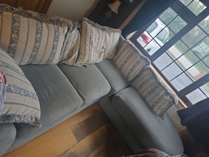 L Shaped couch and single couch collection only