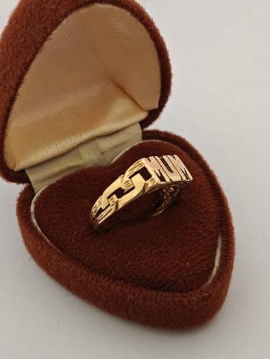 Vintage 9ct Gold MUM Ring - FULLY Hallmarked - Size P