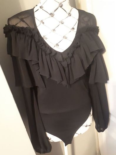 BNWT Stunning River Island Black Ruffle Bodysuit (Size 8)