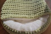 cat bed /small dog bed