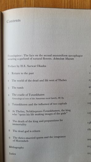 Tutankhamen. Penguin Book. VINTAGE FIRST EDITION 1965. Paperback In Good Condition.