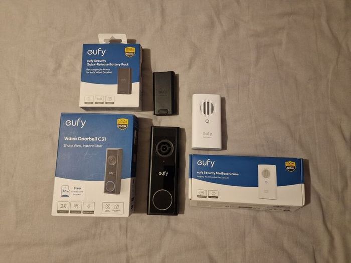 Eufy Doorbell c31 camera + chime + extra battery