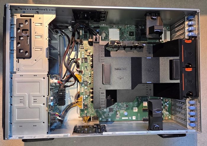 Dell PowerEdge T640 Tower Server | Xeon Silver 4210R 10-Core 48GB | 2xSAS 2xSSD