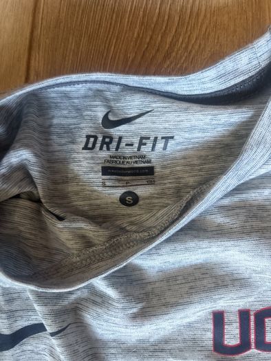 nike training drifit UCONN new