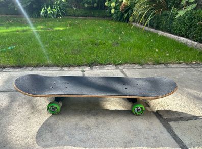 Oxelo Play 3 skateboard, Swaggydog design, green wheels