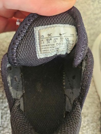 Boys Nike runners size UK 8.5/ EUR 26
