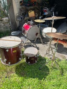 Pearl drumkit, zildjan cymbals and sabian hihats 125 the lot