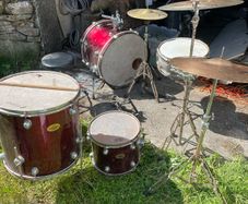 Pearl drumkit, zildjan cymbals and sabian hihats 125 the lot