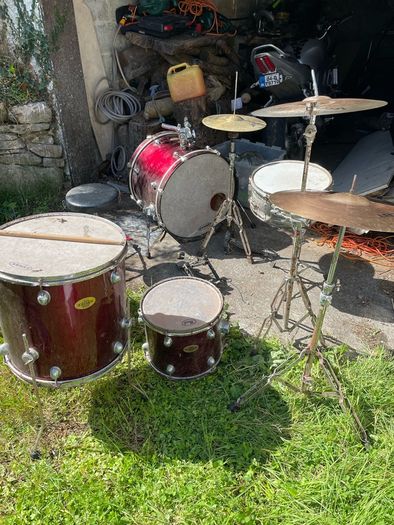 Pearl drumkit, zildjan cymbals and sabian hihats 125 the lot