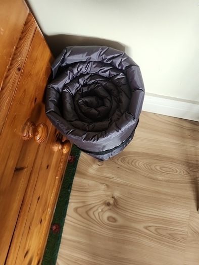 Self inflating roll mat