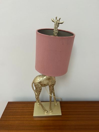 Eye-Catching Home Decor - Giraffe Lamp with Pink Shade
