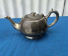 Walker and Hall Sheffield silver plated tea pot