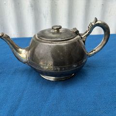 Walker and Hall Sheffield silver plated tea pot