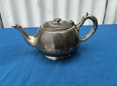 Walker and Hall Sheffield silver plated tea pot