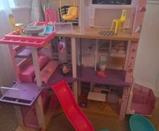 Barbies Dreamhouse - Like New Condition