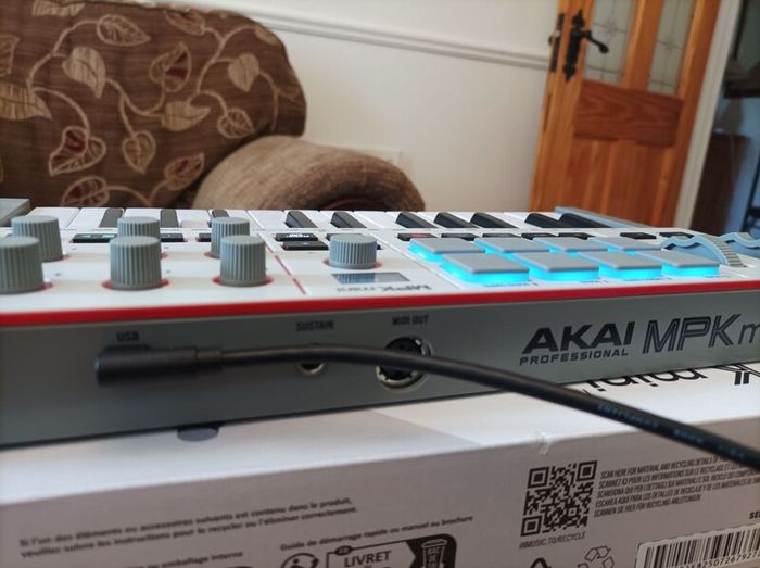 Akai MPK Mini MK4 - Perfect Condition