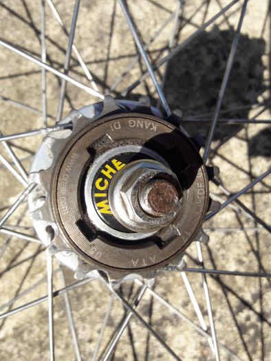 Miche Primato fixed track wheelset.