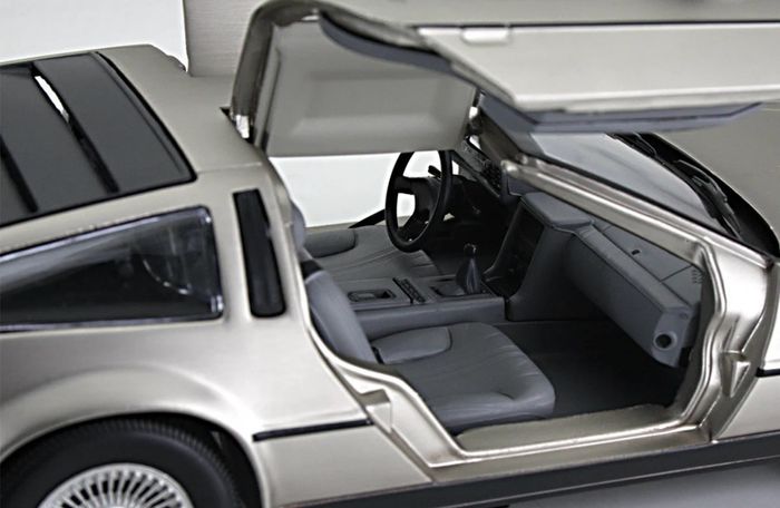 DeLorean 1:19 model
