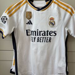 Real Madrid Bellingham Junior kit. Age 10 - 12.