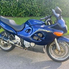 Suzuki GSX 750