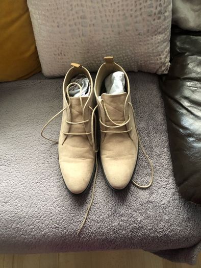 Mens boots size 8 worn once only reduced