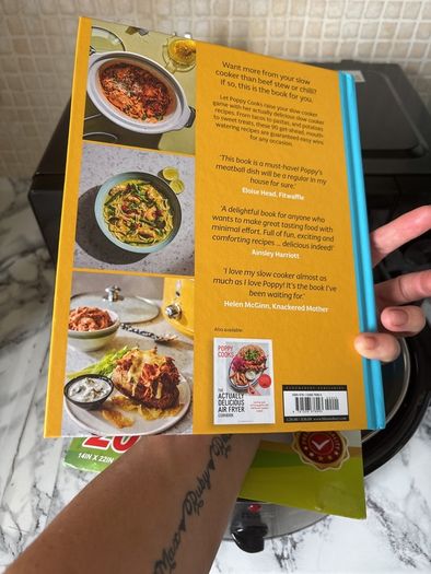 Slow cooker