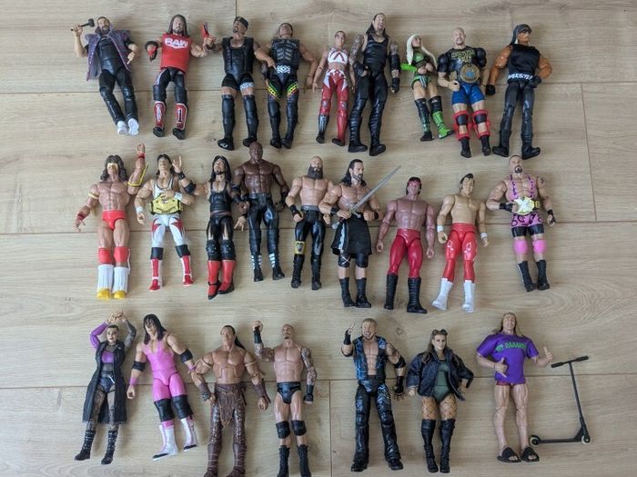 25 WWE Figures