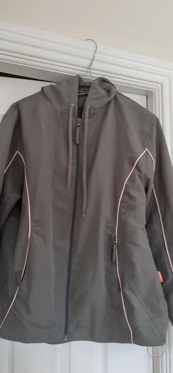 "4 Sports Grey Jacket size Small