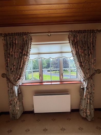 2x Pairs Heavy Thermal Lined Curtains and Pelmet