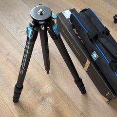 Sirui ST-124 carbon fibre tripod compact, as new.