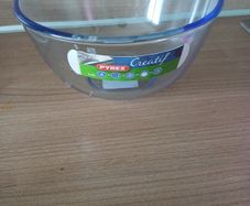 BNWT Pyrex 2 Litre bowl