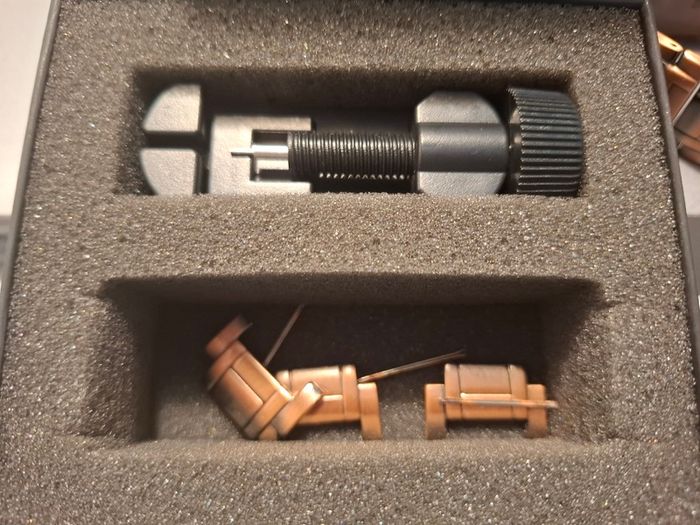 Copper bracelet with magnets - New In Box