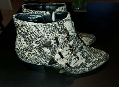 Ankle snake print