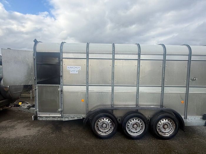IFOR WILLIAMS TA510 Tri Axle Livestock Trailer