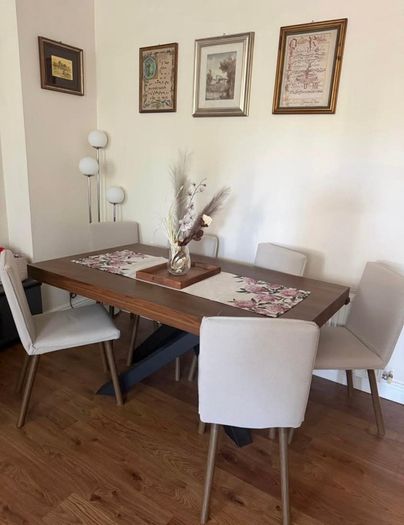 Modern Extendable Dining Table & 6 Chairs