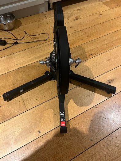 Elite Suito turbo trainer with cooling fan