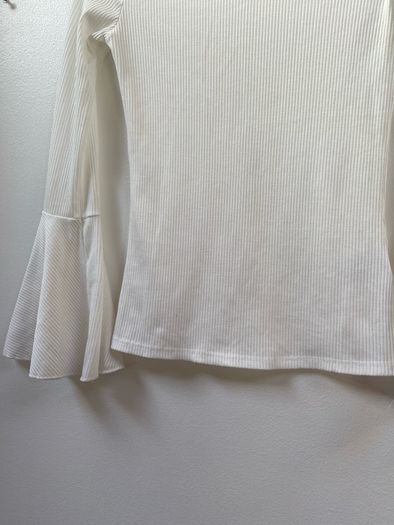 Flare sleeve ribbed top