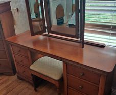 Stunning set of Gola Mahogany Wood furnitures