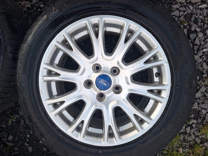 16" Genuine Ford Alloys with tyres