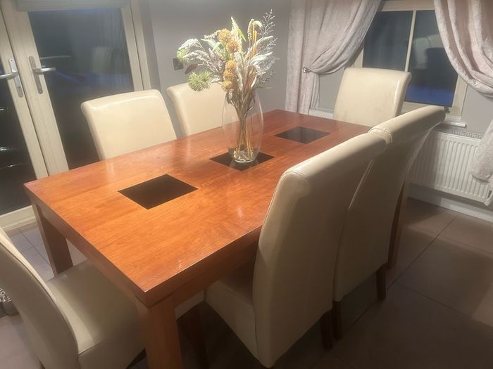 table and 6 chairs
