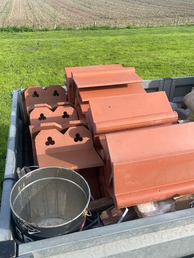 roof ridge tiles