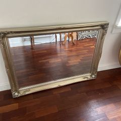 Mirror (indoor)