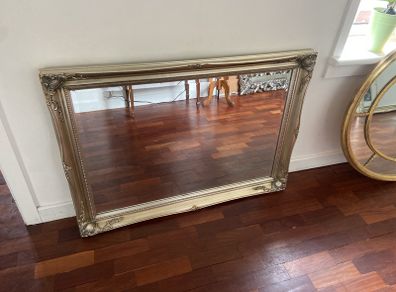 Mirror (indoor)