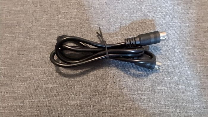 Mini DIN cable