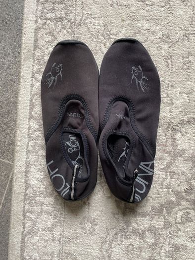 One pair size 9 water shoes /slippers