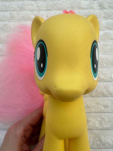 My Little Pony Styling approx. 21 cm.  Fluttershy Brushable Pony 2013 Used Please see photos